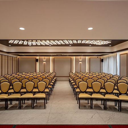 Copper Leaf Hotels, Tirunelveli Buitenkant foto